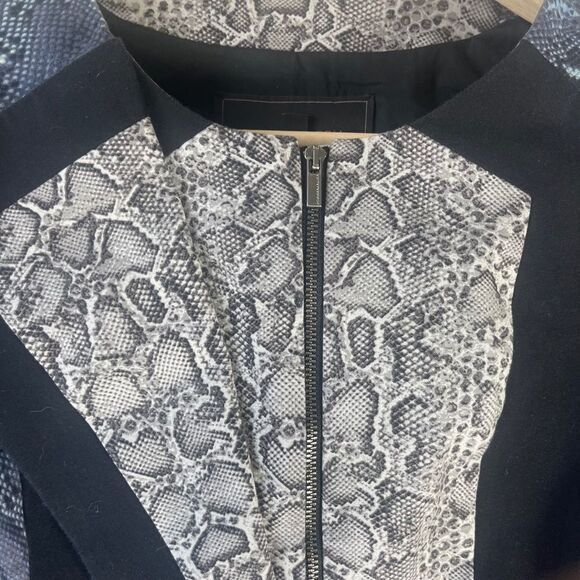 BCBGMaxAzria Edward Black/Blue/White Snake Print Zip Front Blazer Sz M - Picture 5 of 11